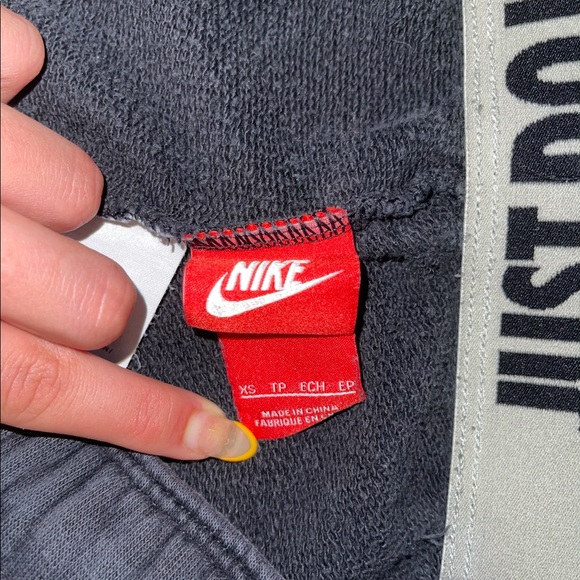 Nike lounge shorts, black with draw string - Picture 3 of 3